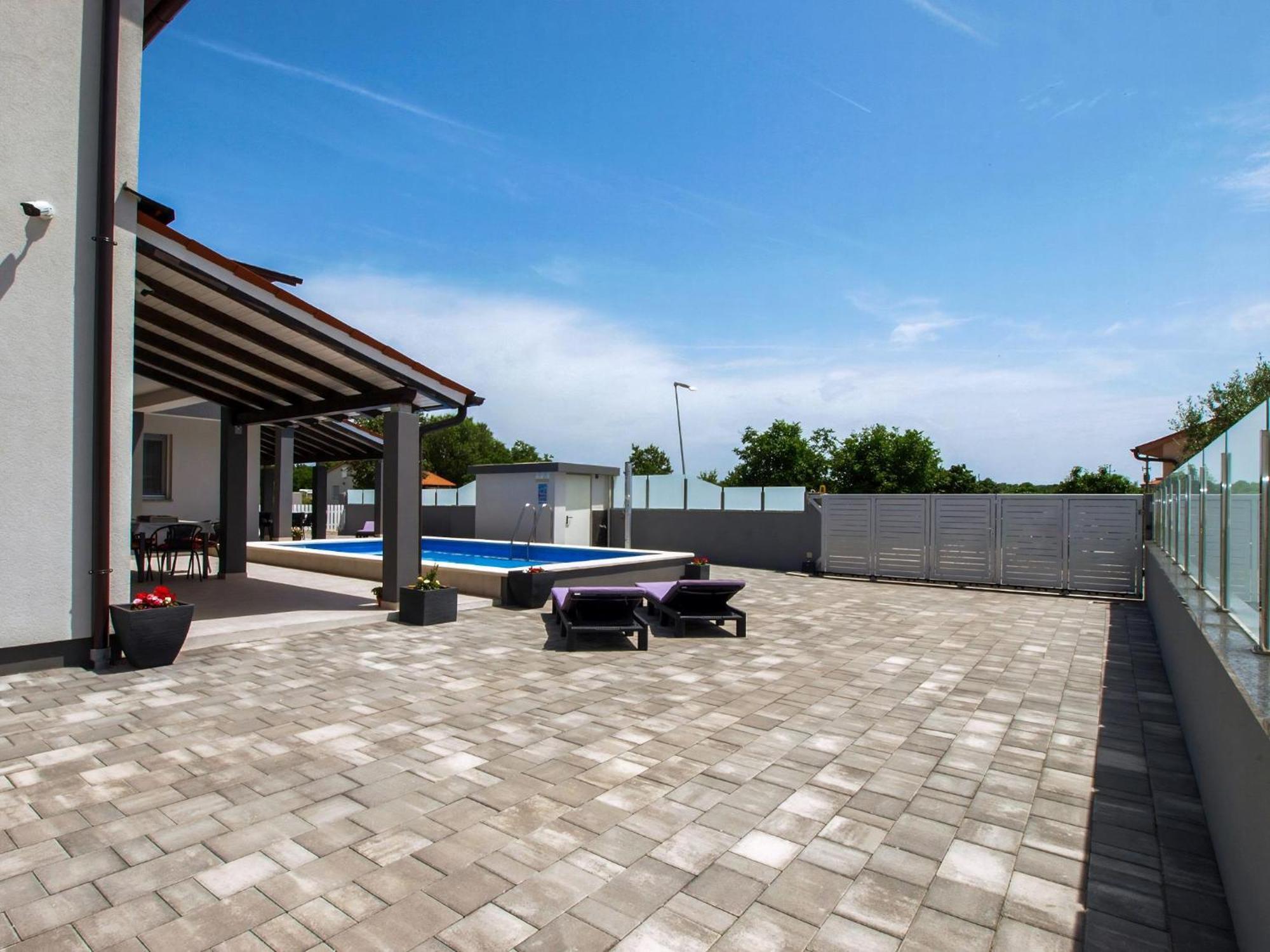 Wohnung Mit Grill, Pool Und Terrasse Štinjan Buitenkant foto